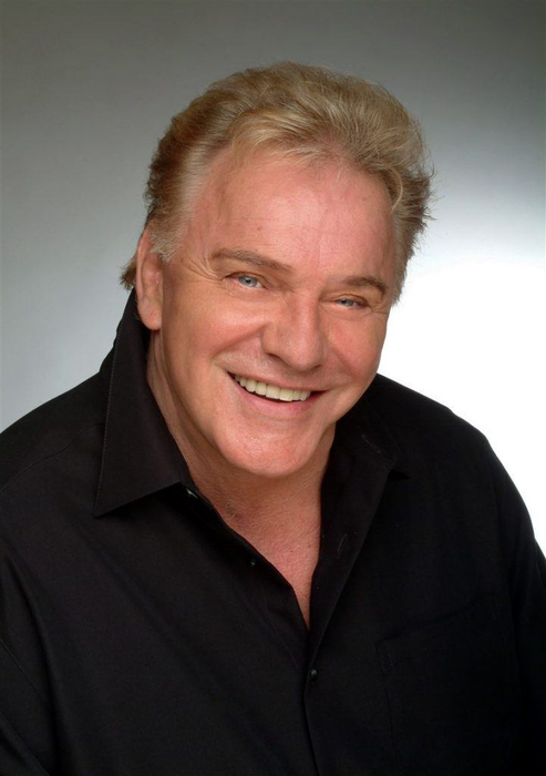 Doliu în lumea filmului. Freddie Starr a fost găsit fără suflare în locuința sa
