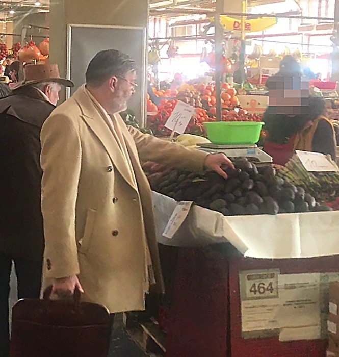 Dan Nicorescu a negociat la sânge cu tarabagiii, în Piața Obor
