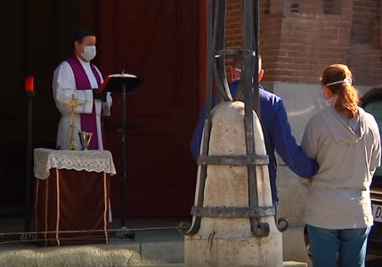 Ți se face pielea de găină! Cum arată o înmormântare pe vreme de pandemie COVID-19