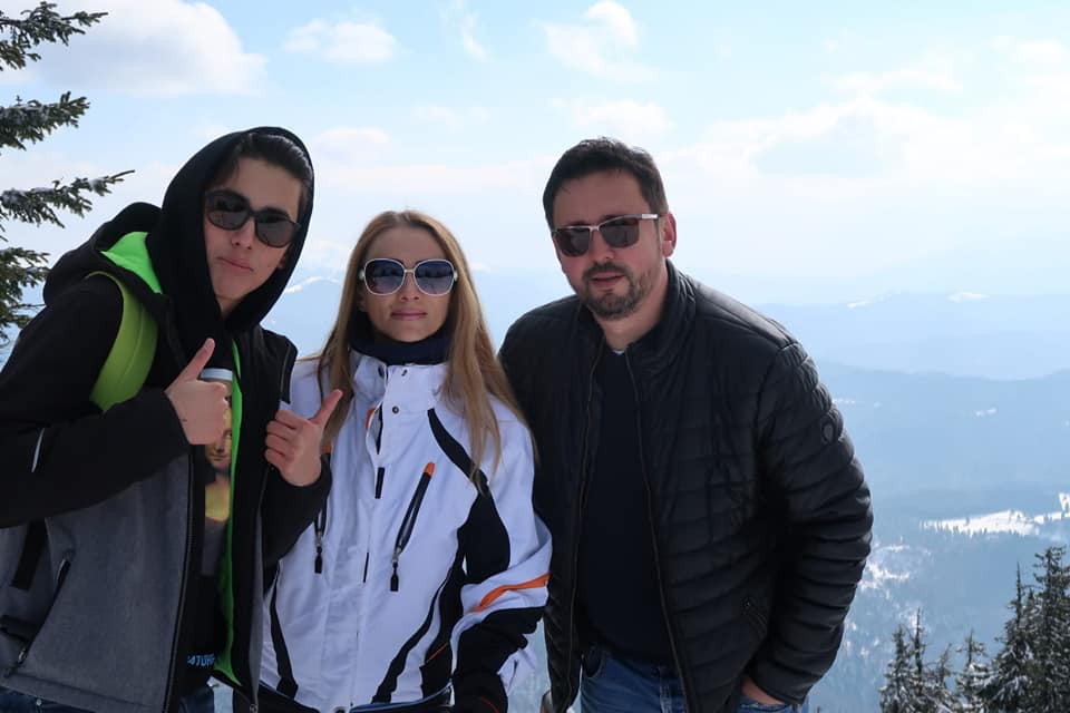Familia Olariu era foarte unită, iar moartea lui Sebi i-a dărâmat sufletește pe părinții și sora tânărului foto: Facebook