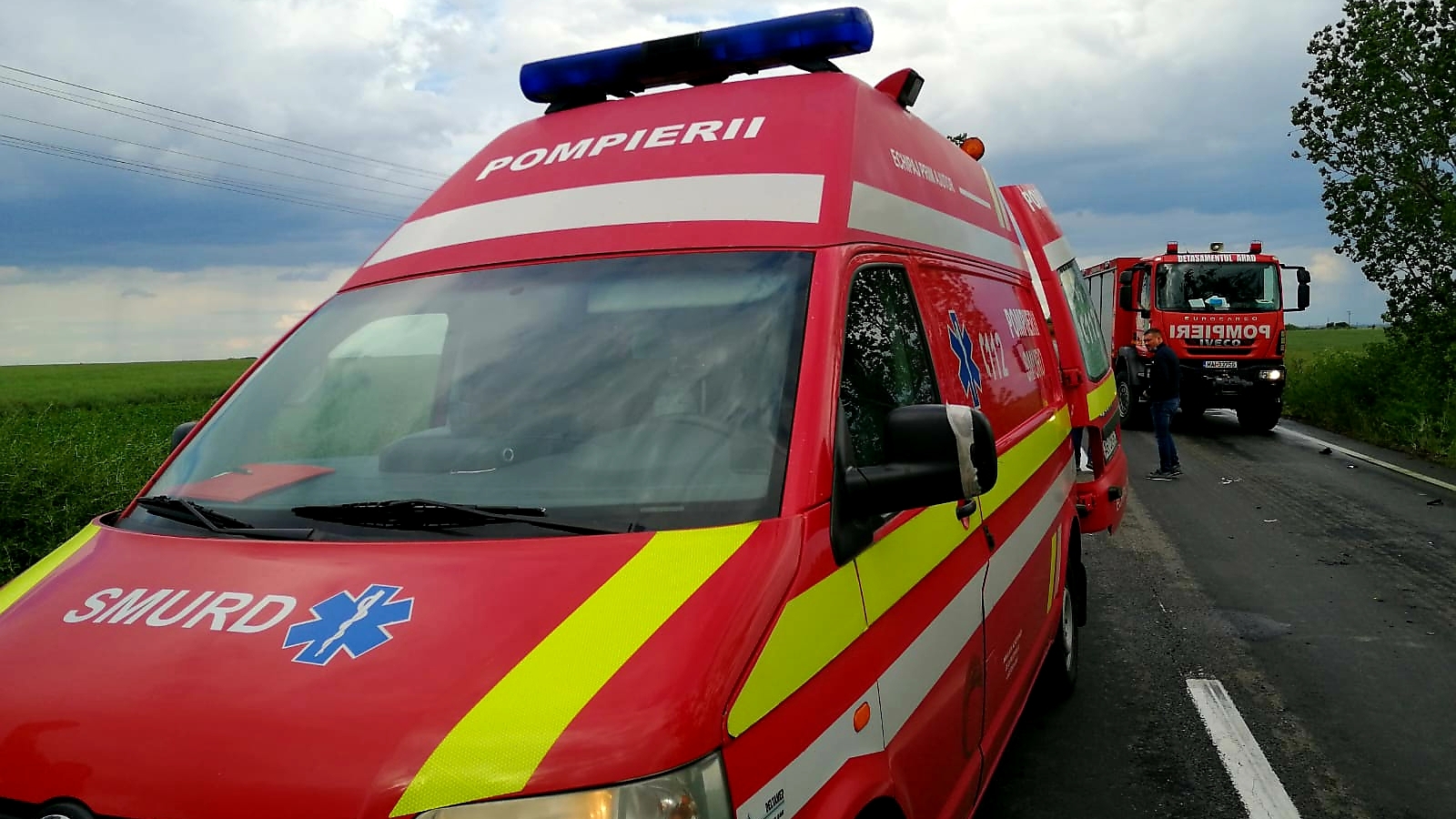 Accident îngrozitor în Arad! Trei persoane au ajuns la spital. Imagini de la fața locului. FOTO