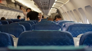 Un pilot și copilotul său, duși la spital după ce li s-a făcut rău din cauza unui miros. Avionul aterizase de urgență la Londra