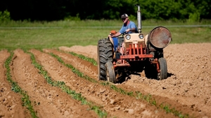Hoyo, tractorul chinezesc din Brașov. Când românii închideau uzine, chinezii deschideau fabrici