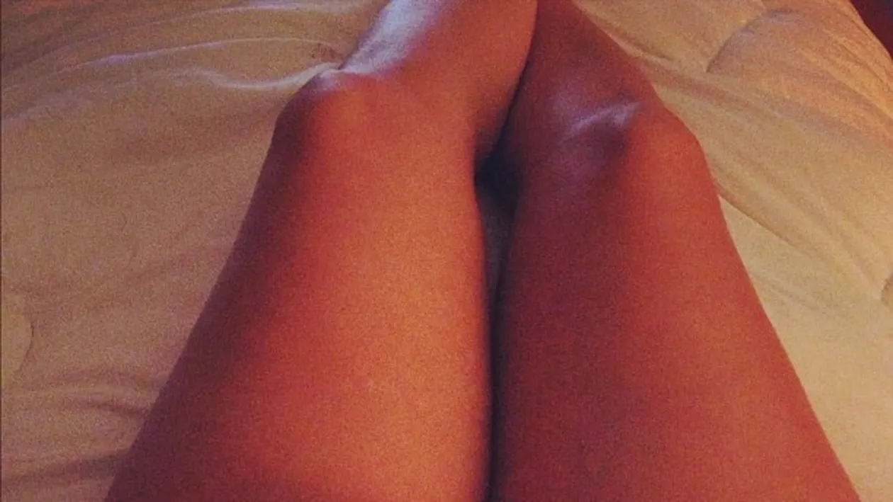 Imaginea care a stârnit controverse! Are sau nu lenjerie intimă această vedetă însărcinată în şapte luni?