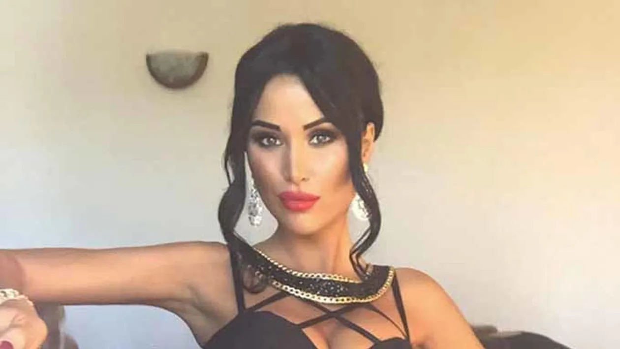 DANIELA CRUDU nu se mai opreşte din slăbit! A pozat într-un costum de baie sexy, dar fanii i-au sărit în cap! Eşti prea schiloadă!