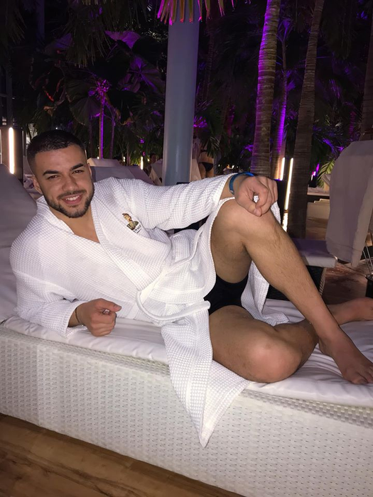 Ea e noua iubită a lui Culiță Sterp! Cât de sexy este blonda care i-a furat inima artistului