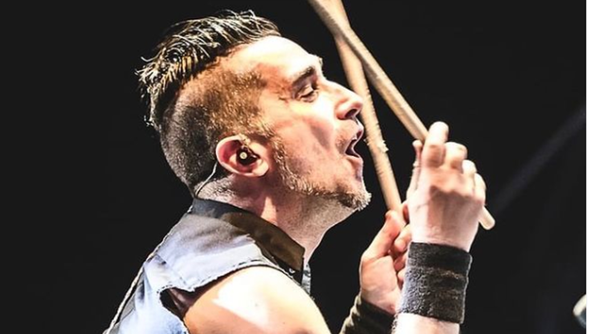 Bateristul trupei rock The Offspring, dat afară pentru că refuză să se vaccineze