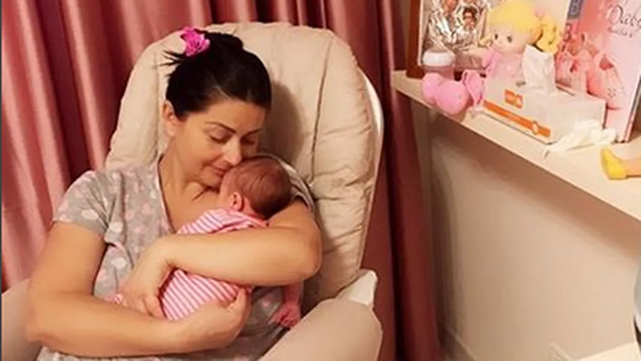 Gabriela Cristea a luat o decizie de ultimă oră în privinţa botezului fetiţei sale! A făcut totul pentru binele copilului