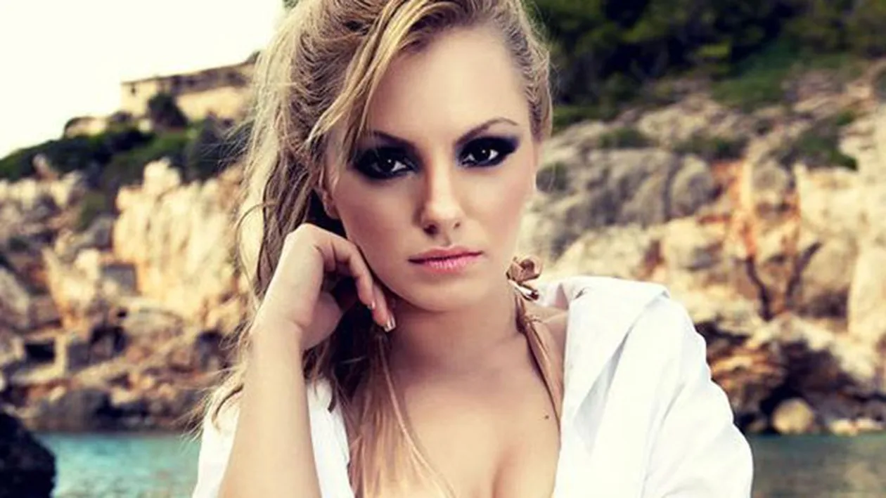 Uuups! Alexandra Stan a uitat sa-si puna sutienul. A fost pozata , vezi ce-a iesit