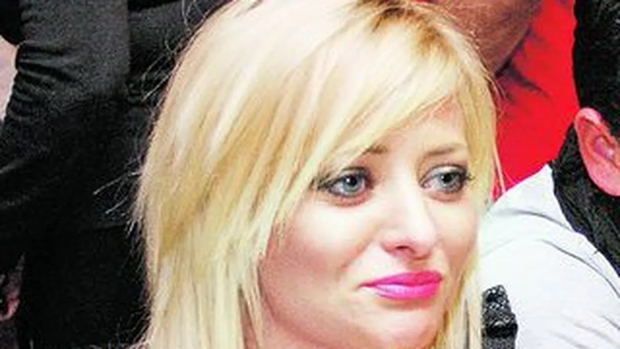 Delia a ajuns in pragul disperarii dupa ce a vazut ca nici antibioticele nu dau rezultat. Este surda de trei saptamani!