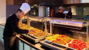 Cum a fost păcălită o româncă într-un hotel de 5 stele din Turcia. Ce a primit să mănânce la all-inclusive, de fapt