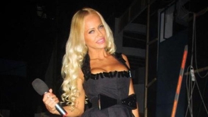 Schimbare fabuloasa de look pentru Anda Adam! Nu te-ai fi asteptat niciodata sa o vezi asa. Indiciu: tot sexy a ramas