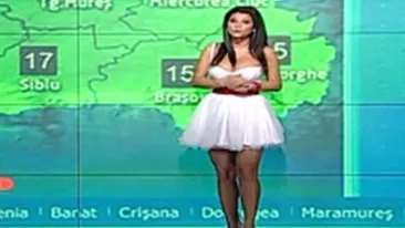 Roxana Vancea e chiar ea un cadou, mai degrabă de 9 martie! Uite ce decolteu imens şi-a luat special pentru telespectatori