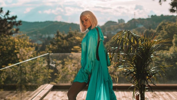 Uite ce sexy graviduță este Alina Ceușan! Fotografia care i-a cucerit pe fani