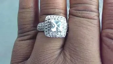 A vrut să se laude pe internet cu inelul de logodnă, dar s-a făcut de tot râsul! Ce ascundea, de fapt, viitoarea mireasă