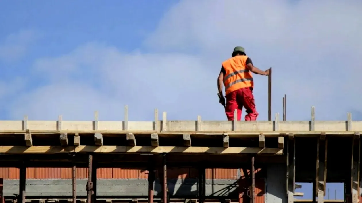Ce salariu are un muncitor pe șantier în România în 2026. Ce sumă primește lunar