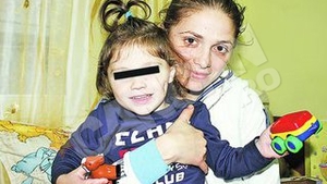 Familia micutului, nemultumita de verdictul dat de magistrati. 200.000 de euro daune pentru bebelusul ars in incubator