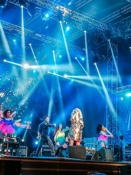 Este însărcinată în șase luni, dar e mai activă ca niciodată! Andreea Bălan a făcut un show de zile mari pe scenă