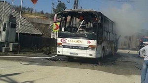 Un autocar cu 37 de elevi din Maramureş a luat foc în mers