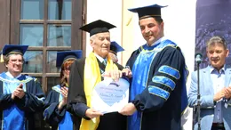 Cine este românul care a terminat facultatea la 89 de ani. Aurel a dovedit că niciodată nu este prea târziu să îți îndeplinești visul