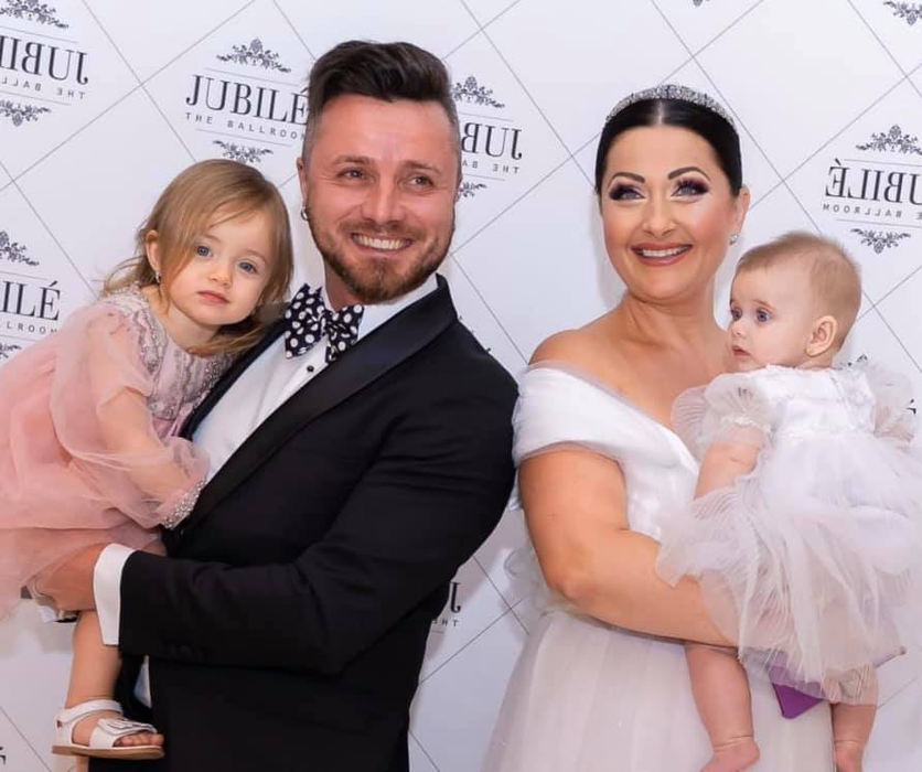 Tavi Clonda și Gabriela Cristea, alături de cele două fetițe ale lor