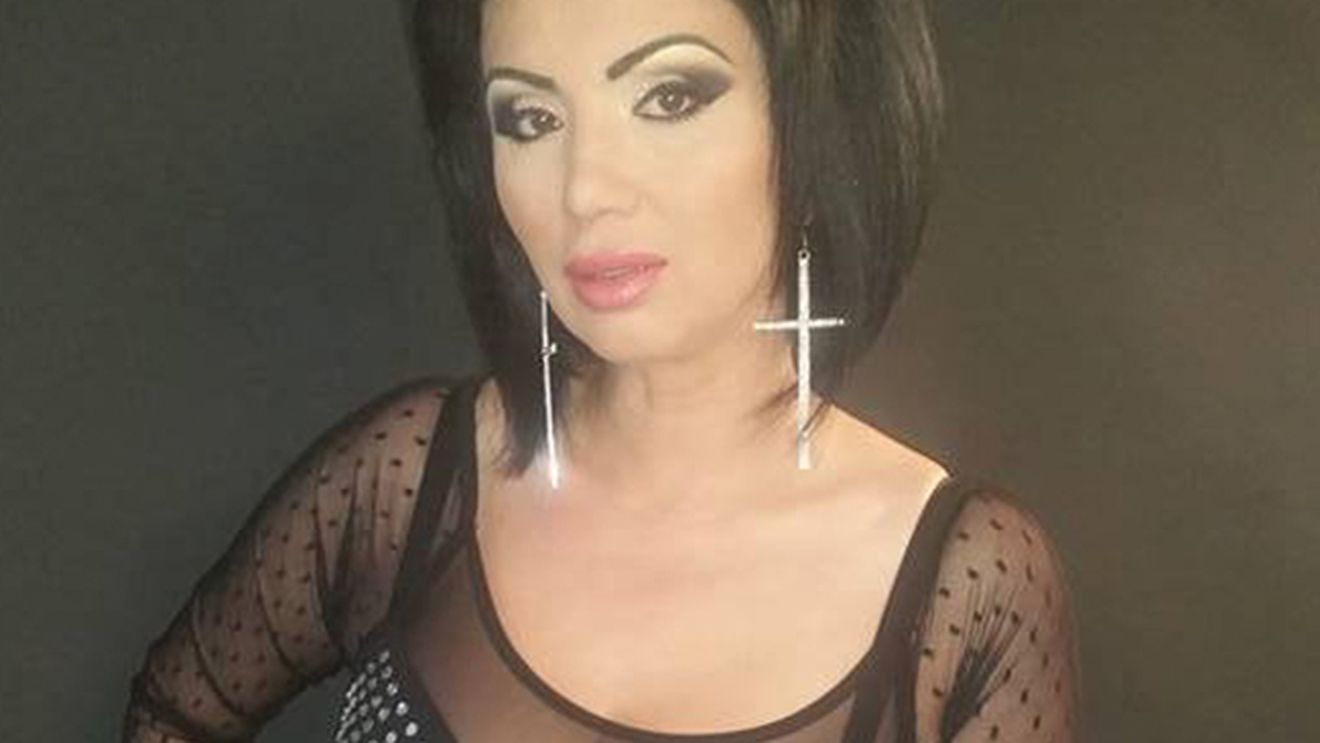 ADRIANA BAHMUŢEANU, dezbrăcată la TV! Şi-a dat pantalonii jos şi... 