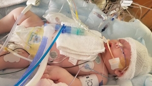 Fetita de 7 saptamani, intre viata si moarte dupa ce tatal a facut un gest banal! Ce i-au gasit medicii in trup. Oricarui parinte i se poate intampla asta