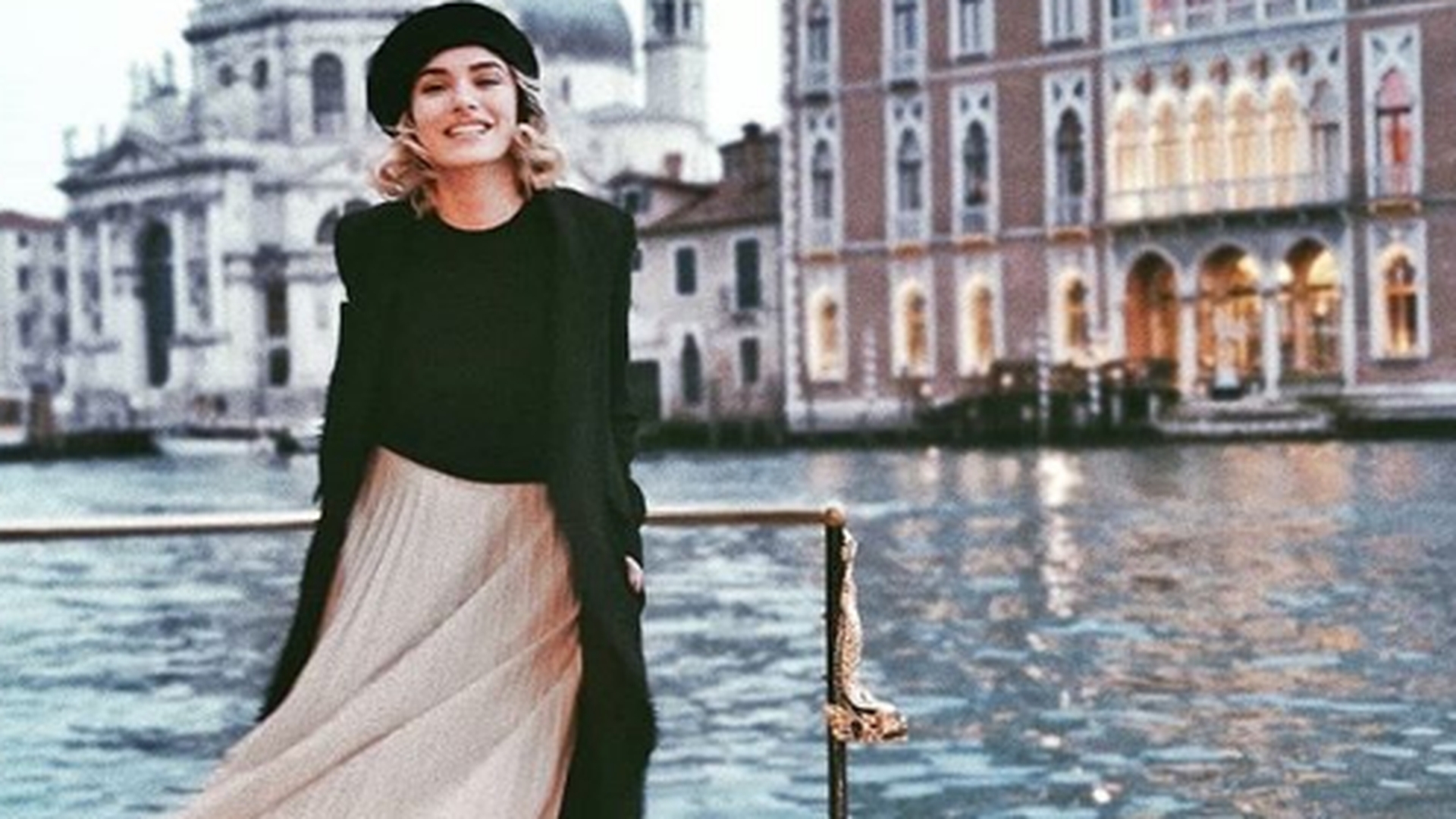 Ana Morodan şi-a schimbat look-ul. Cu cine seamănă acum "contesa digitală"
