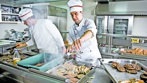 Restaurantele din statiunile turistice, pline de alimente stricate