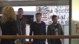Mihai Radut face MARCAJ strans la o cantareata celebra! Paparazzi l-au prins in fapt! Vezi ce faceau in mall