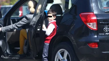 Ce familie ciudata! Iuliana Marciuc avea probleme cu copilul in timp ce Adrian Enache manca in parcare si isi cauta fosta sotie!