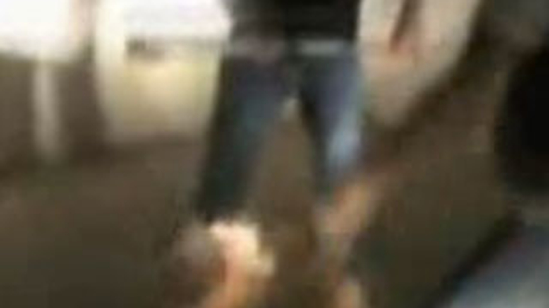 VIDEO IMAGINI EXTREM DE VIOLENTE! Traficantii de droguri au torturat si au ucis un barbat pe care apoi l-au transat cu toporul