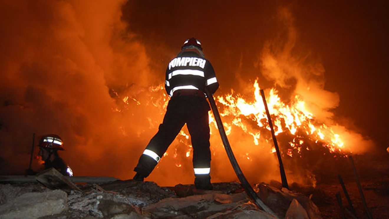 Ultima ora! INCENDIU DEVASTATOR in Arges! Totul s-a intamplat la un hotel de lux