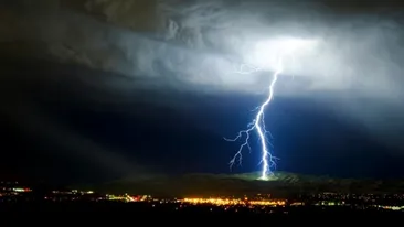 COD GALBEN de VREME REA în următoarele ore! Care sunt zonele afectate de ploi şi ninsori