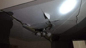 Explozie într-un bloc din Galați. O persoană a ajuns la spital și cinci apartamente au fost avariate