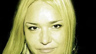 O cunoscută cântăreaţă de muzică uşoară românească a murit în America! Aştepta un transplant de ficat!