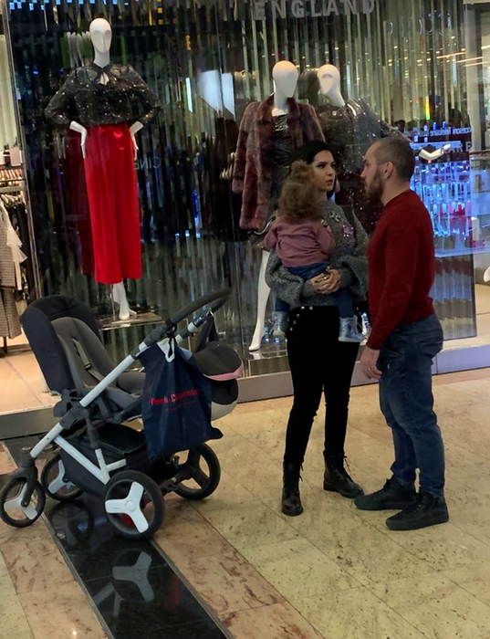 Ionuț Atodiresei, în mall cu soția și fetița