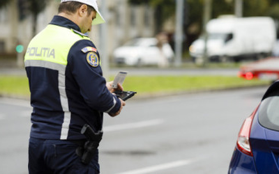 Regula rutieră pe care mulți șoferi o ignoră: Ce se întâmplă cu limita de viteză de la intrarea în localitate după prima intersecție
