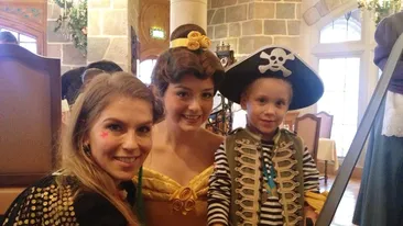 Corina s-a intors de la Paris cu inima franta! Vezi prin ce peripetii a trecut artista