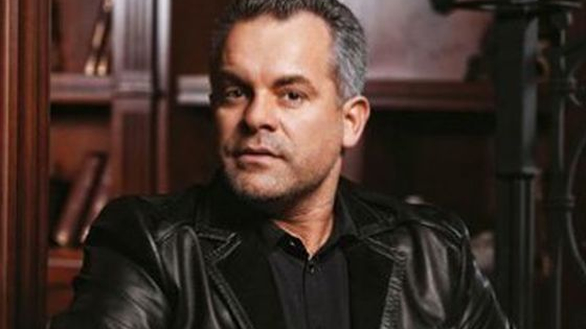 Un celebru afacerist şi politician moldovean este acuzat de tentativă de omor. Este deja urmărit internaţional!