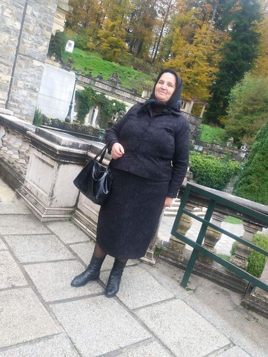 Tanti Lenuța spune că vrea să promoveze satul românesc