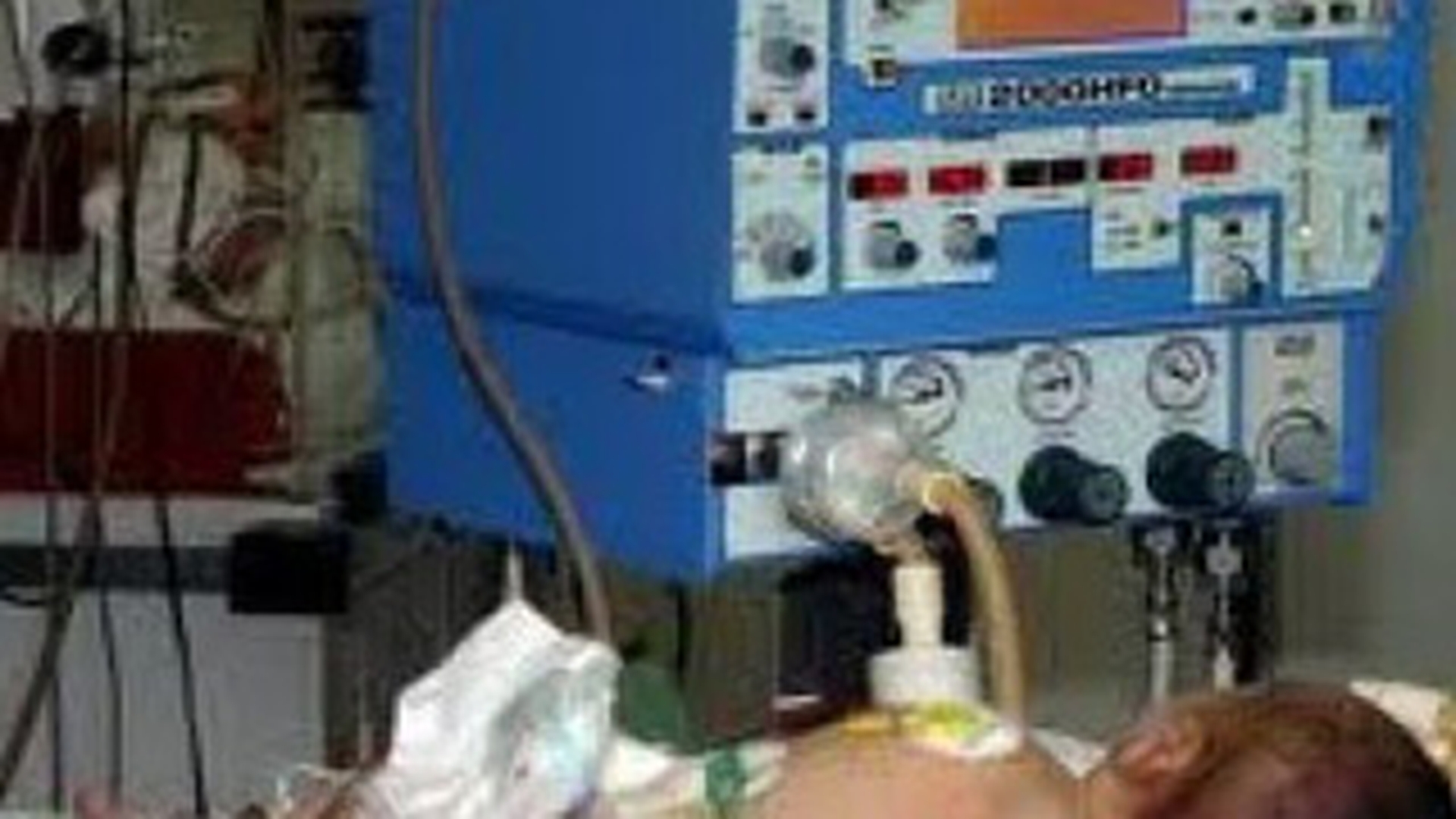 O tanara de 26 de ani si-a batut fetita de 11 luni pana a ajuns  in spital!