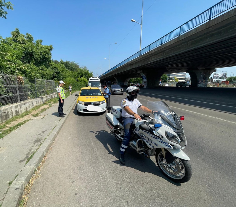 Nu e o glumă! Ce amendă a primit un bărbat de 44 de ani, care a efectuat transport de persoane în regim de taxi
