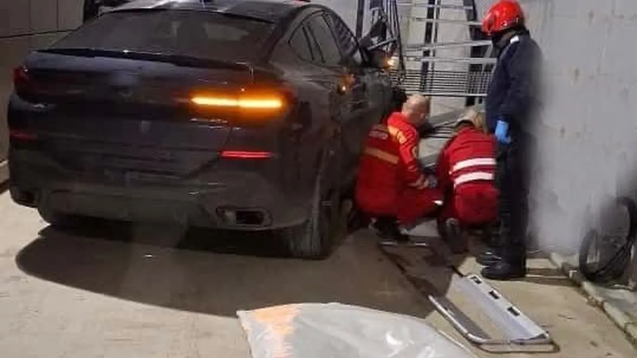 Tragedie în Bihor. Un tânăr s-a stins din viață după ce o șoferiță a încurcat pedalele de la mașină