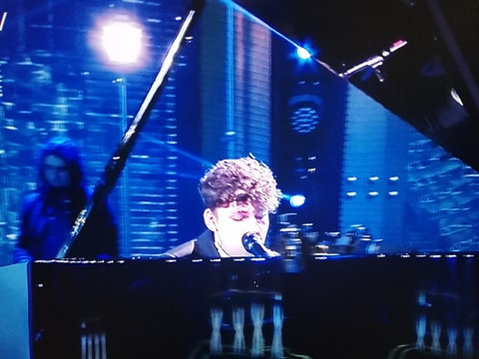 Românii au Talent, finala. Rareș cântă pentru mama lui: ”A plecat în Italia să-mi fie mai bine!”