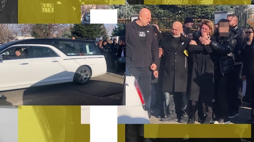 Imagini sfâșietoare! Patronul de la „Ferma Dacilor” își ia adio de la fiul lui