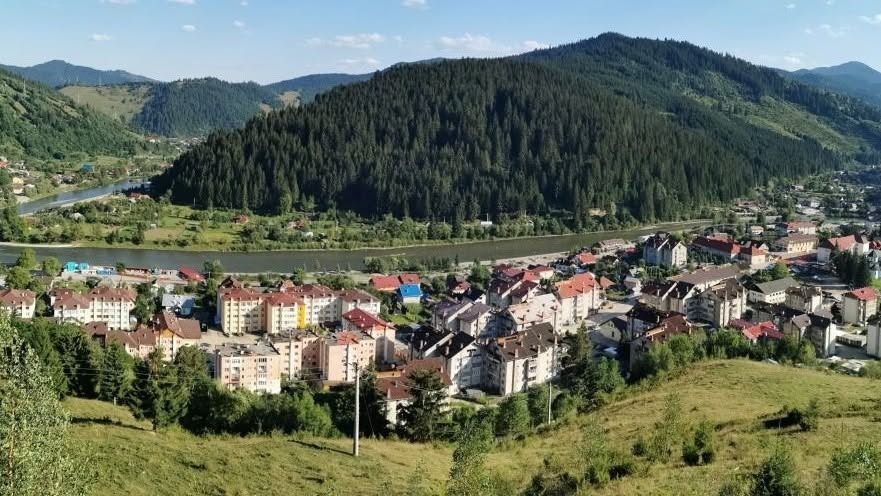 Orașul uriaș din România în care trăiesc doar 6.500 de oameni. Capitala este mult mai mică