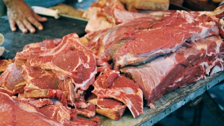 Paştele vine cu scumpiri, regăsite în farfuria românilor. Noile preţuri la carne!