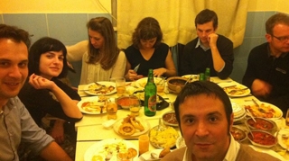 Daniel Buzdugan a luat cina in cel mai ciudat restaurant din Hong Kong: un bloc de locuinte!