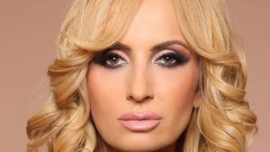 Habar nu avea ce i se planuieste! Daniela Gyrofi, ceruta in casatorie IN DIRECT! George Tal a ingenuncheat in fata ei si...